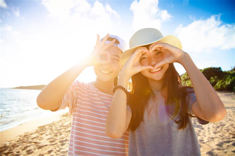 Happy students making a heart symbol with hands during Residential English Camp Experience in Hua Hin, part of the Academic Programme with Dragon Study Tours